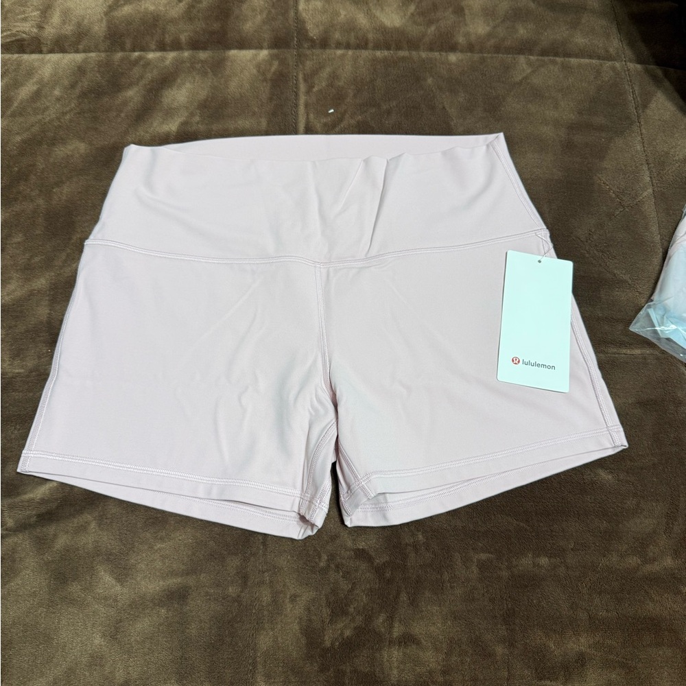 NWT lululemon Women's Light Pink Align Shorts 4” - Picture 2 of 15